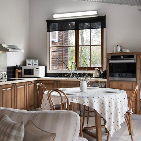 French Cottage Дейлсфорд Екстериор снимка