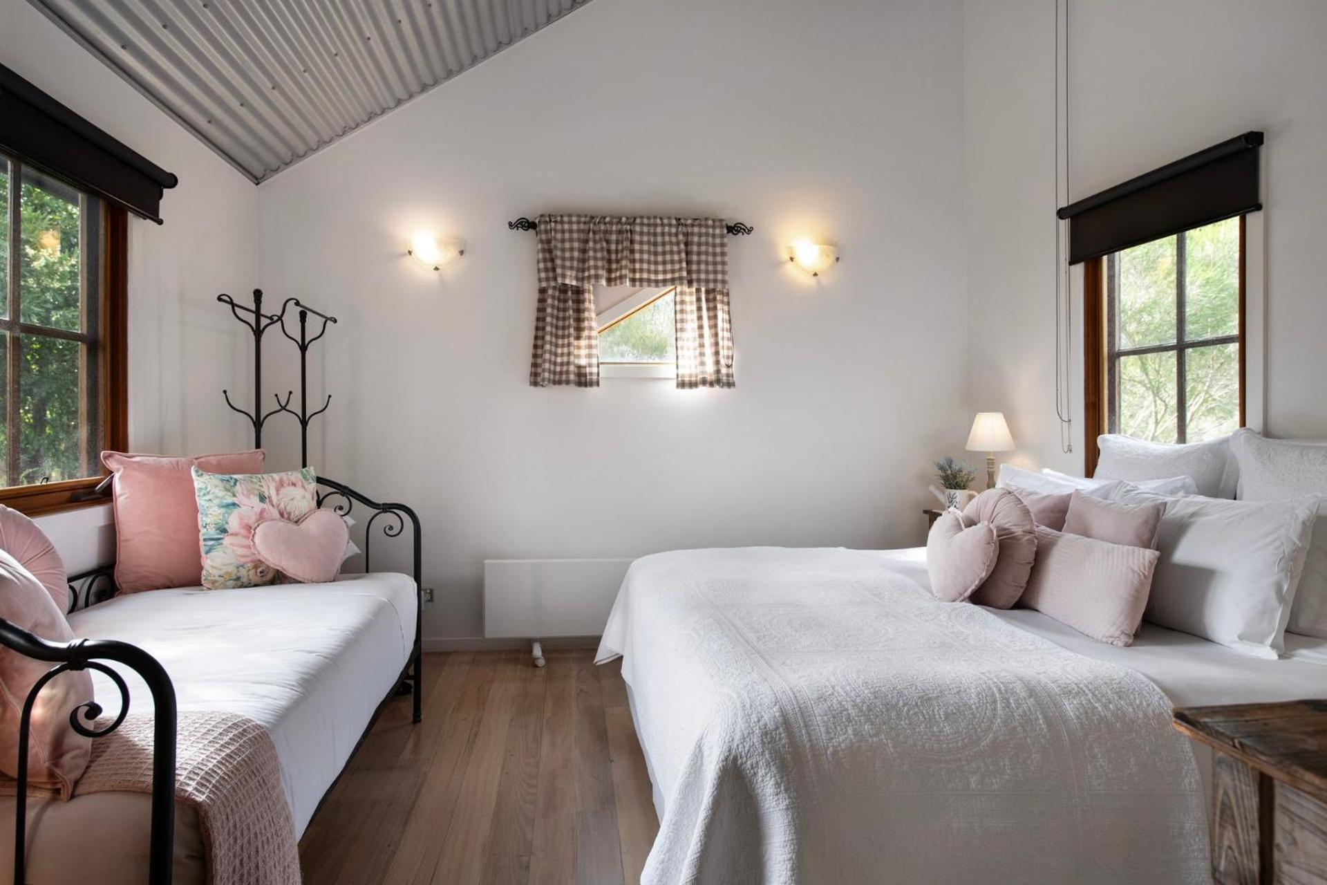 French Cottage Дейлсфорд Екстериор снимка