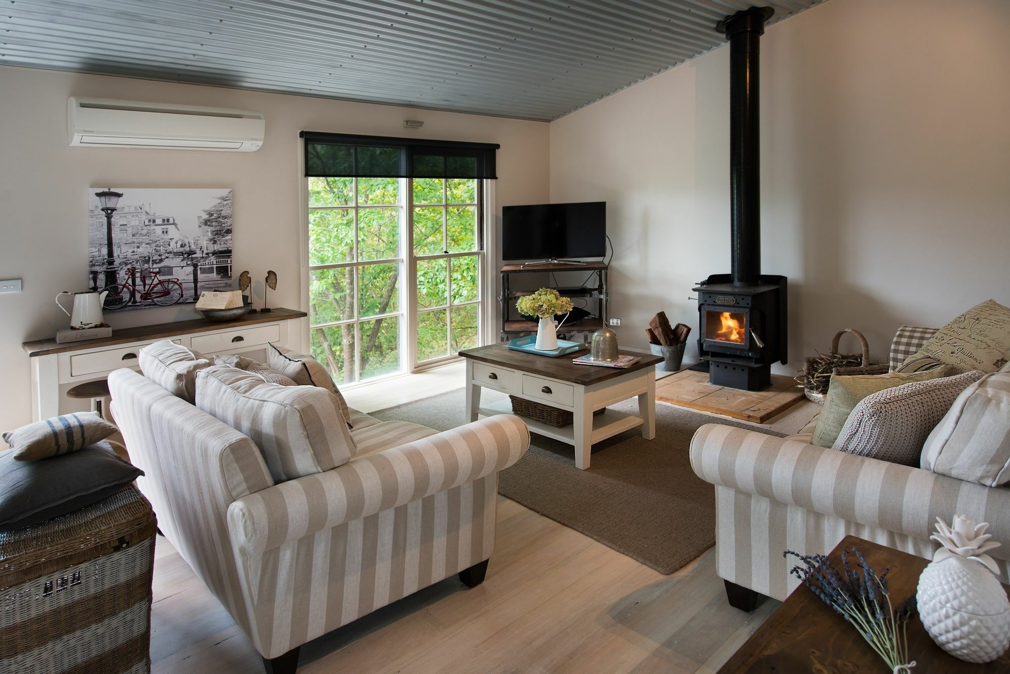 French Cottage Дейлсфорд Екстериор снимка